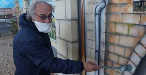 Negozi, parchi, chiese: tra le vie di Bari sulle tracce del "pittore di strada" Angelo Guaragno